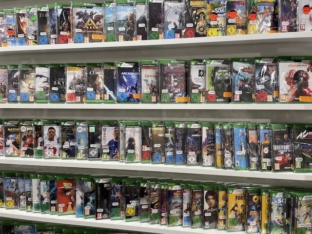 ジョイコン探して一千里…海外で買ったジョイコンは日本のスイッチで動くのか？モロッコ～スイスゲーム店探訪記【異国ファストトラベル】