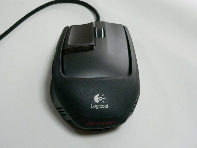 ロジクール、「勝つための」ゲーミングマウス『G9』を発表〜交換可能なグリップとカスタマイズ機能、快適さより正確さを追求〜