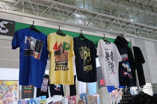 今年の物販コーナーはデカすぎる！『Starfield』グッズから「RRR」Tシャツまで登場のカオスな世界【TGS2023】