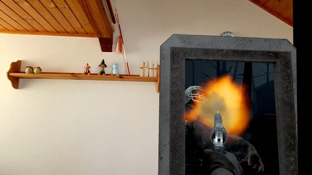 ドアも蹴破られたのでマグナムでぶっ飛ばす。