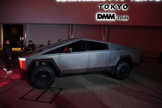対生物兵器モードも兼ね備えるローポリ風電動ピックアップトラック「CYBERTRUCK（サイバートラック）」、日本でお披露目