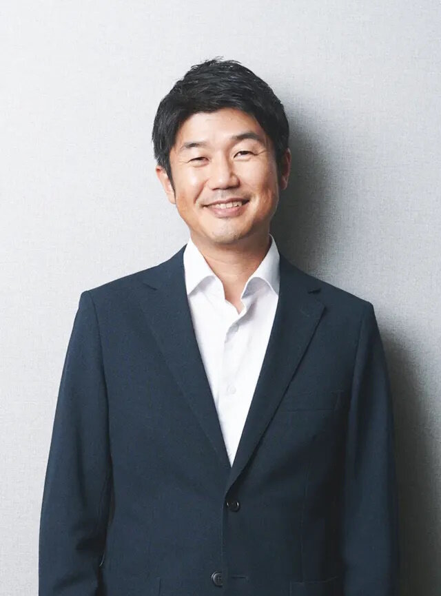 カバーの愛されCEO・YAGOO氏が美少年になる―黒縁メガネが似合う“イケメンアバター”に、ホロメンたちも困惑や大爆笑