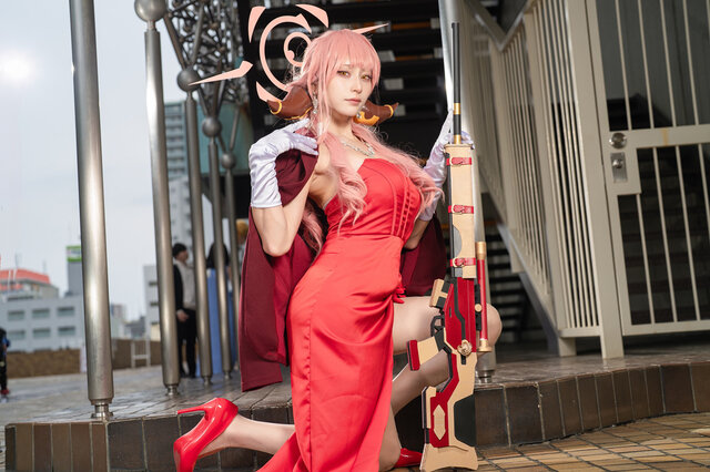 陸八魔アル『ブルーアーカイブ』／えびちり（X：@EBICHIRI_cos）