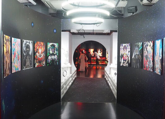 イラストレーター・LAMによる個展『千客万雷』ミニフォトレポート！身体に電撃が走るような“LAM節”が炸裂、大ボリュームで贈る展示イラストの数々をぜひ生で見て欲しい