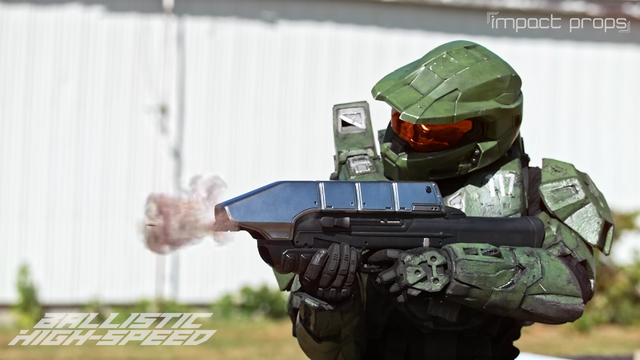 『Halo』マスターチーフ自らヘルメット性能試験！？自作再現銃器で防弾仕様の自作ヘルメットの性能調べる、ファンの熱量ありすぎ映像