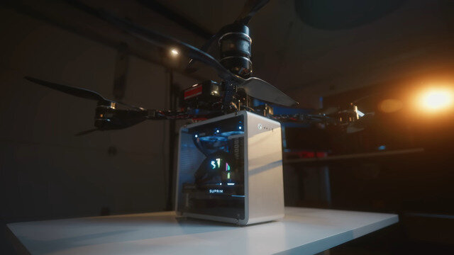ゲーミングPCが空を飛ぶ！RTX4090搭載PCをドローンに改造。馬鹿げた挑戦をやり遂げる制作者の熱意に称賛の声も