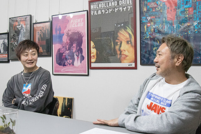 『HUNDRED LINE』はなぜ100の分岐を作ったのか――“狂っている”と思わせたかったから。作家性と独自性を詰め込んだ『ハンドラ』を小高和剛氏、打越鋼太郎氏にインタビュー