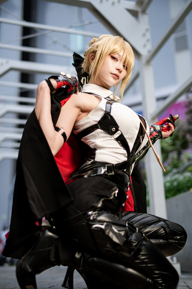 イヴリン『ゼンレスゾーンゼロ』／えびびちり（X：@EBICHIRI_cos）