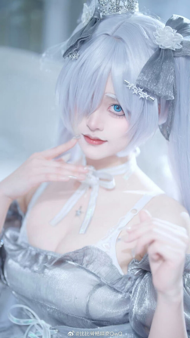 シンデレラ／比比骨骼精奇 QWQ（Weibo：比比骨骼精奇 QWQ）