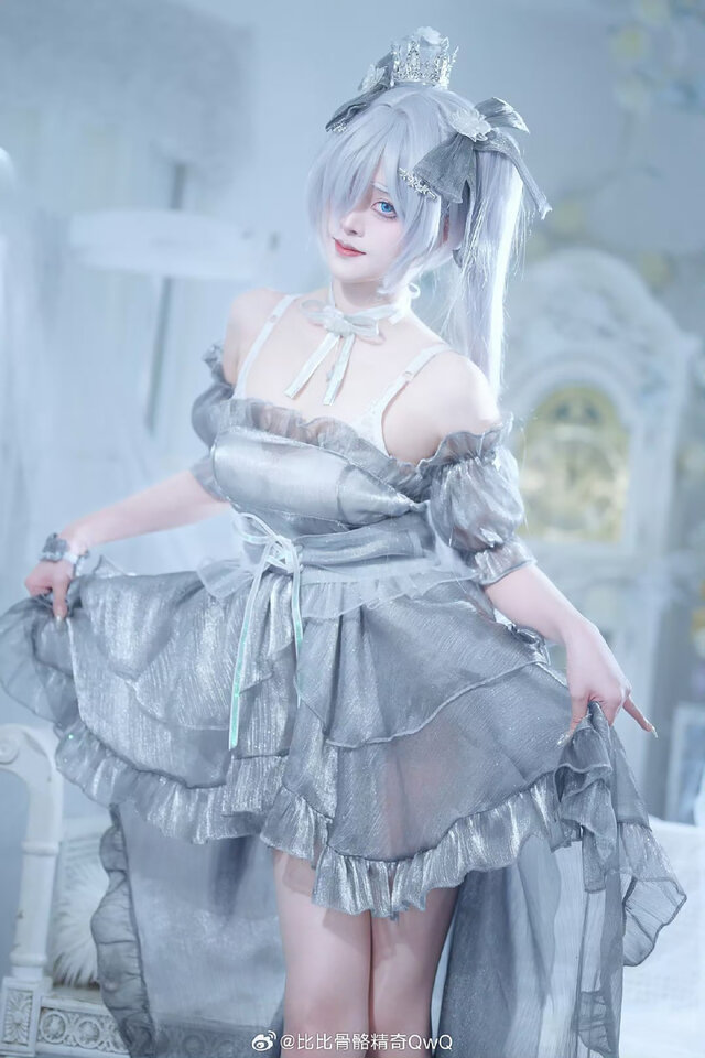シンデレラ／比比骨骼精奇 QWQ（Weibo：比比骨骼精奇 QWQ）