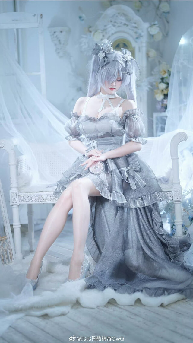 シンデレラ／比比骨骼精奇 QWQ（Weibo：比比骨骼精奇 QWQ）