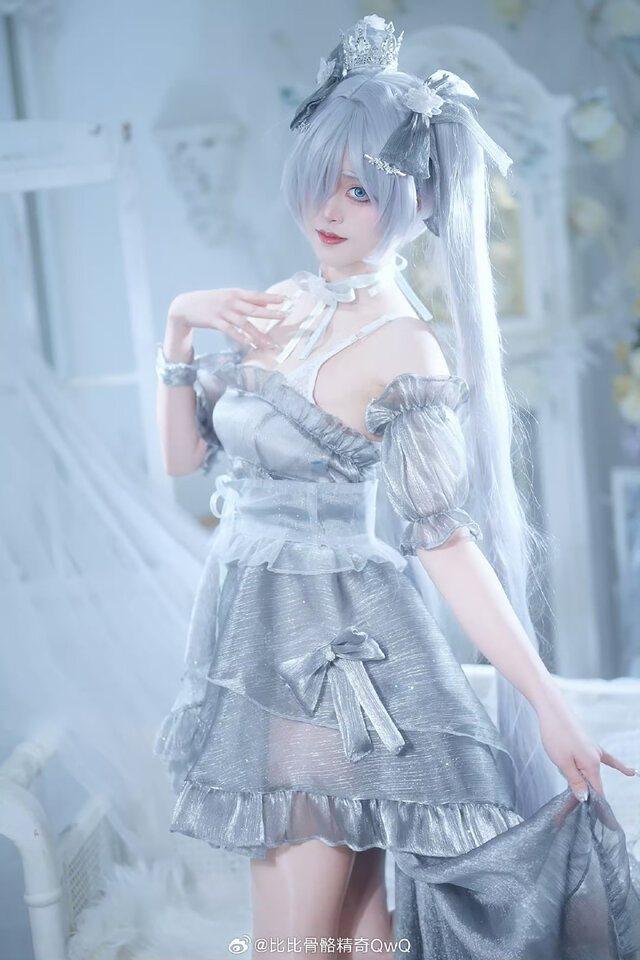 シンデレラ／比比骨骼精奇 QWQ（Weibo：比比骨骼精奇 QWQ）