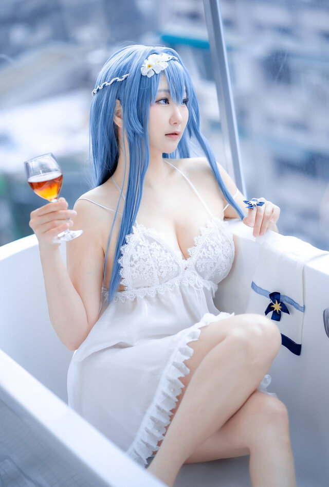 ヘルム／HIKO（X：@HIKOHIKO_0204）