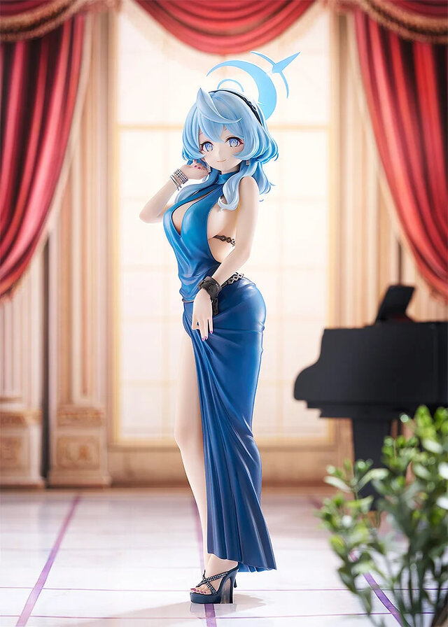 セクシーすぎるドレス衣装…！『ブルアカ』より「アコ」が1/7スケールフィギュア化ー大胆に見えた背中や綺麗なスリットなど見応えたっぷり