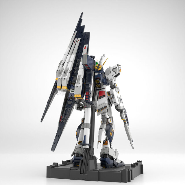 究極のガンプラ「PG UNLEASHED 1/60 νガンダム」詳細解禁！大型スケールで挑んだフィン・ファンネルも必見