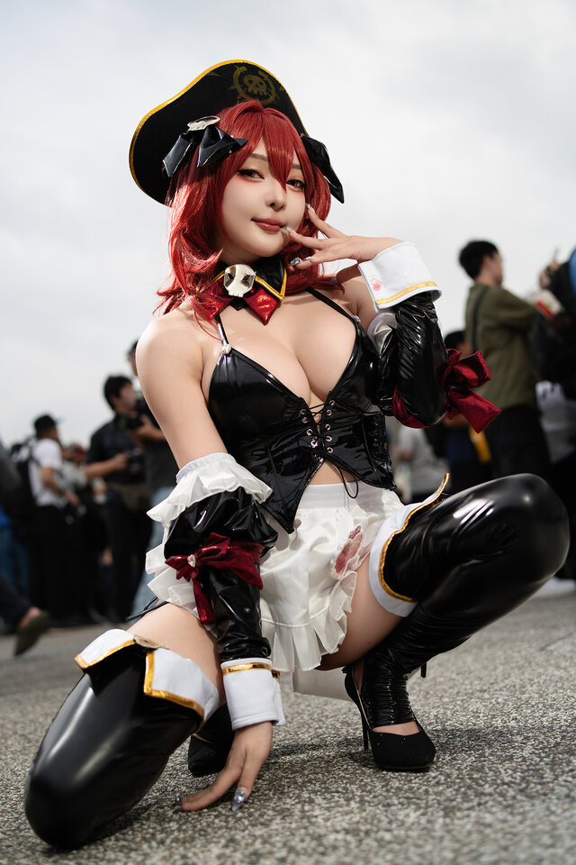 マスト：ロマンチックメイド『勝利の女神:NIKKE』／XUXU 星野秀奈（Instagram：xuxu_0330、X：@xuxu0330）