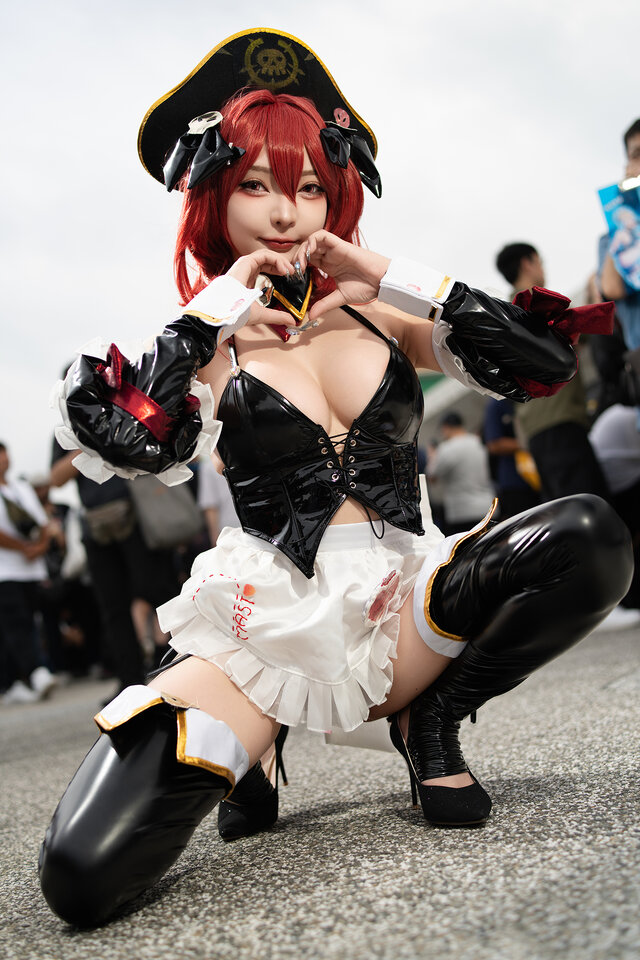 マスト：ロマンチックメイド『勝利の女神:NIKKE』／XUXU 星野秀奈（Instagram：xuxu_0330、X：@xuxu0330）