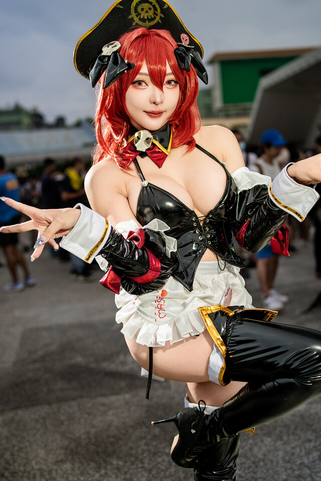 マスト：ロマンチックメイド『勝利の女神:NIKKE』／XUXU 星野秀奈（Instagram：xuxu_0330、X：@xuxu0330）