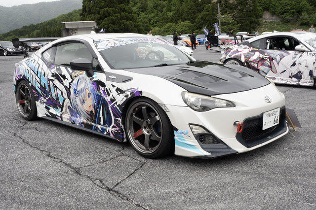 ガルウィングの湊あくあ＆紫咲シオンがイカす！「ホロライブ」「にじさんじ」など奥伊吹に集まったVTuber痛車まとめ【ARCChampionship 2025フォトレポ】