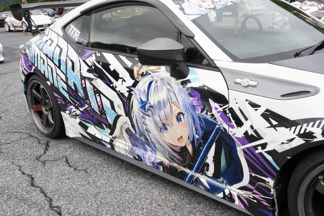 ガルウィングの湊あくあ＆紫咲シオンがイカす！「ホロライブ」「にじさんじ」など奥伊吹に集まったVTuber痛車まとめ【ARCChampionship 2025フォトレポ】
