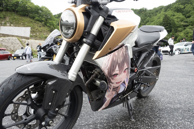 ガルウィングの湊あくあ＆紫咲シオンがイカす！「ホロライブ」「にじさんじ」など奥伊吹に集まったVTuber痛車まとめ【ARCChampionship 2025フォトレポ】