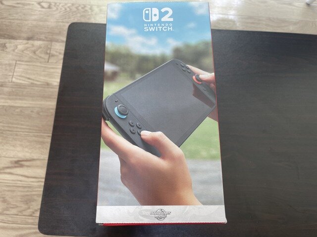待望の「ニンテンドースイッチ2」開封の儀！大きいけど手に馴染むハードウェア、初代スイッチとのサイズも比べてみた