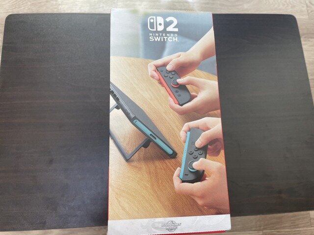 待望の「ニンテンドースイッチ2」開封の儀！大きいけど手に馴染むハードウェア、初代スイッチとのサイズも比べてみた