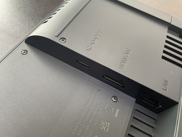 待望の「ニンテンドースイッチ2」開封の儀！大きいけど手に馴染むハードウェア、初代スイッチとのサイズも比べてみた