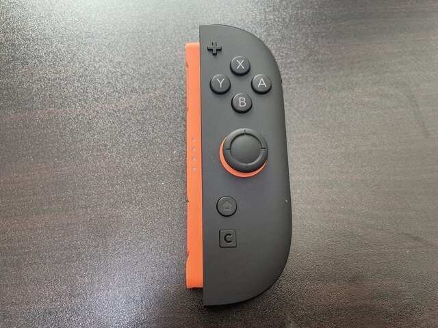 待望の「ニンテンドースイッチ2」開封の儀！大きいけど手に馴染むハードウェア、初代スイッチとのサイズも比べてみた
