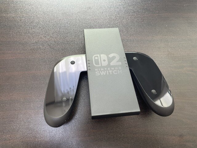 待望の「ニンテンドースイッチ2」開封の儀！大きいけど手に馴染むハードウェア、初代スイッチとのサイズも比べてみた