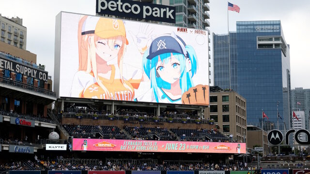 オオタニサンも見てた？『勝利の女神：NIKKE』ラピがメジャーの始球式に降り立つ！海外人気ストリーマーが10万人以上の観客をコスプレで魅了