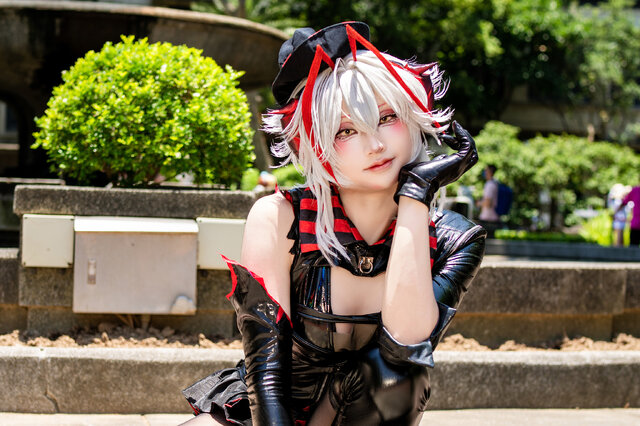 W『アークナイツ』／小狼貓（Instagram：wolfucatawo）