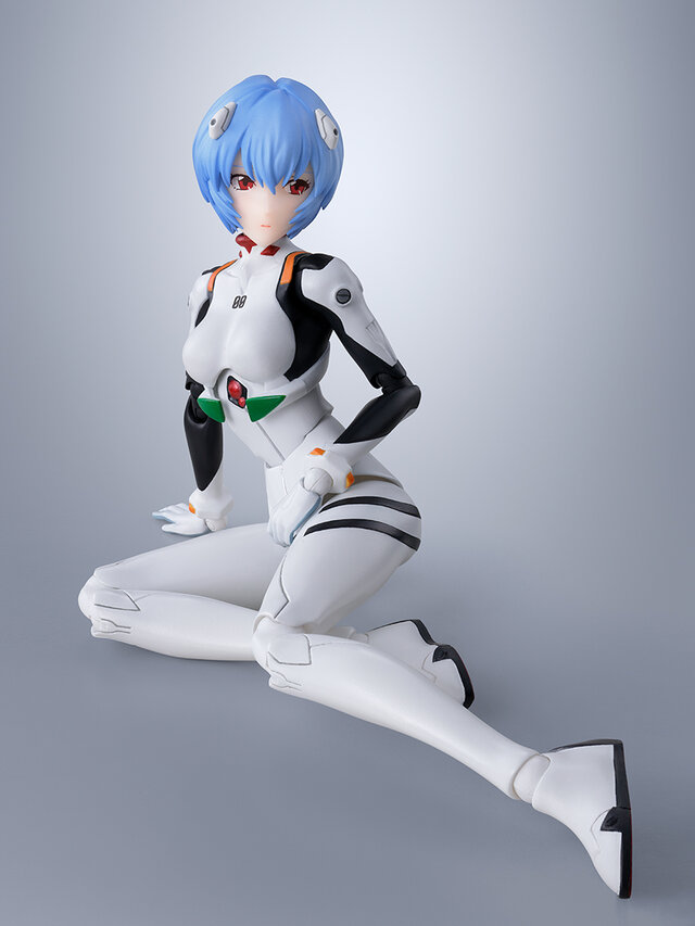 太もものロール可動で柔らかいポーズも自然…！「エヴァンゲリオン」綾波レイがプラグスーツ姿でアクションフィギュア化