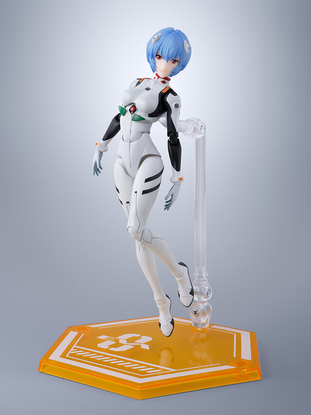 太もものロール可動で柔らかいポーズも自然…！「エヴァンゲリオン」綾波レイがプラグスーツ姿でアクションフィギュア化