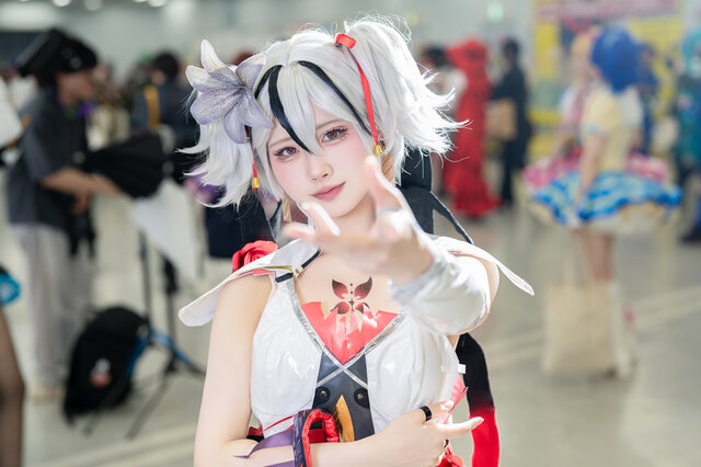 ツバキ『鳴潮』／くろ（X：@kgyun_cos）