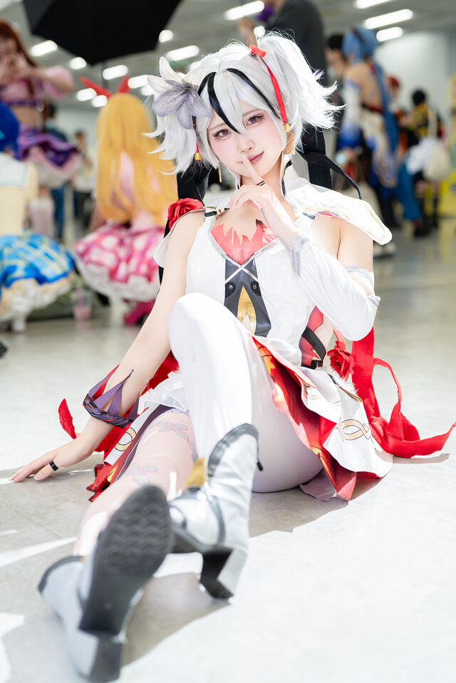 ツバキ『鳴潮』／くろ（X：@kgyun_cos）