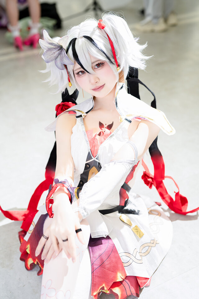 ツバキ『鳴潮』／くろ（X：@kgyun_cos）