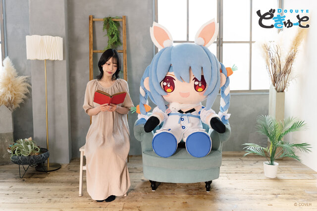 あまりにもデカい！「ホロライブ」兎田ぺこら、宝鐘マリンら4人の超特大ぬいぐるみ「どきゅーと」が受注販売