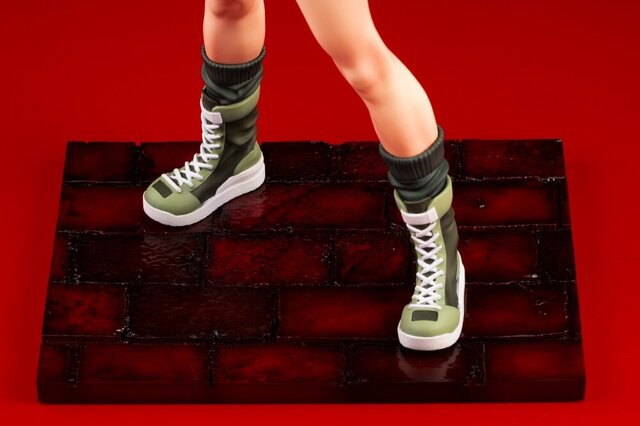 『KOF』より「覚醒レオナ」が山下しゅんや氏の描きおろしで立体化！狂気の表情や深紅の髪、全体の影塗装でただならぬ雰囲気に