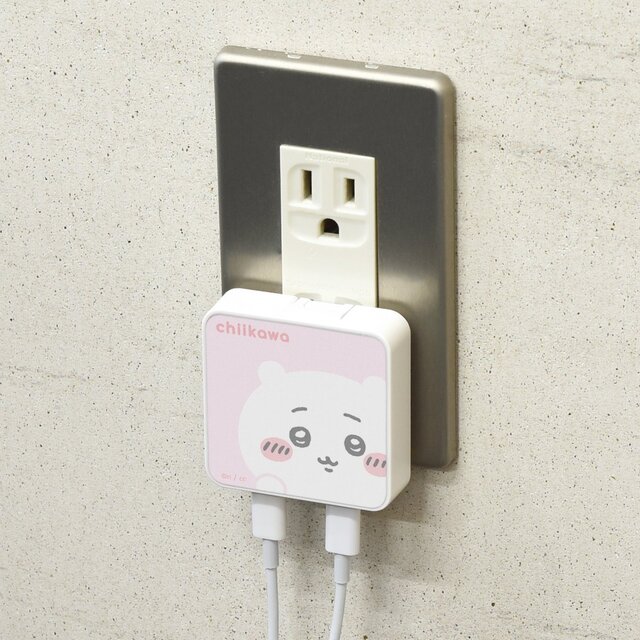 「ちいかわ」夏のレジャーにピッタリな新商品が本日7月4日11時より発売！虹色に光るハンディファン、フローティング防水ケースなど便利なアイテム