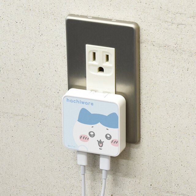 「ちいかわ」夏のレジャーにピッタリな新商品が本日7月4日11時より発売！虹色に光るハンディファン、フローティング防水ケースなど便利なアイテム