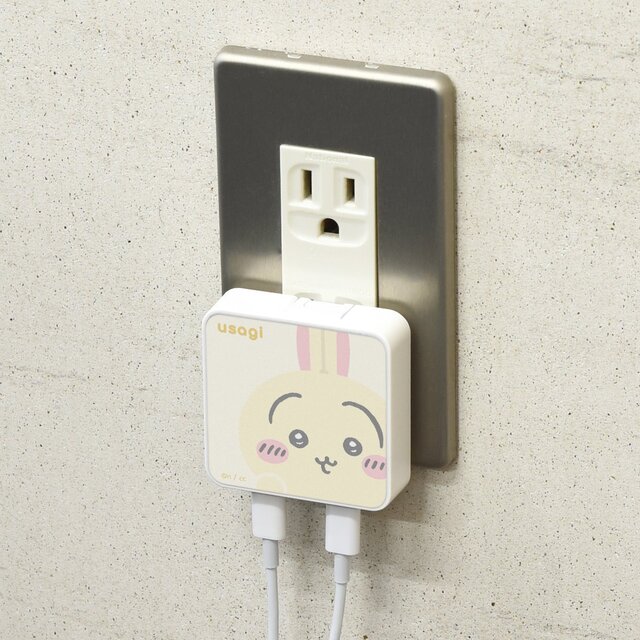 「ちいかわ」夏のレジャーにピッタリな新商品が本日7月4日11時より発売！虹色に光るハンディファン、フローティング防水ケースなど便利なアイテム