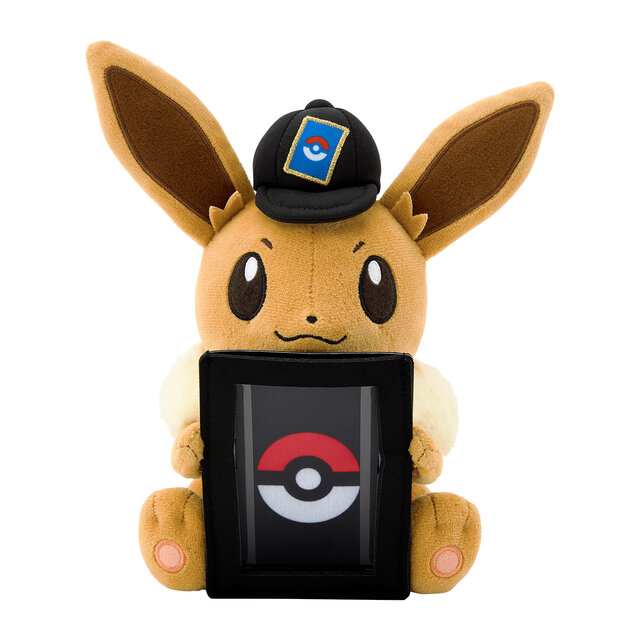 ピカチュウと『ポケカ』を一緒に飾れる！ 可愛い“ぬいぐるみ”が7月18日発売―イーブイ、ミュウもラインナップの便利アイテム