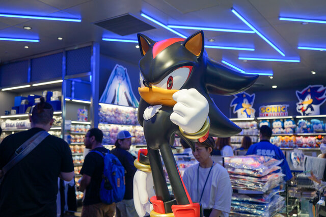 セガ、渋谷に公式ストア「SEGA STORE TOKYO」出店！限定デザインのソニックが展示の新店舗に突撃―COO・内海州史氏も登壇のオープニングセレモニーをレポート