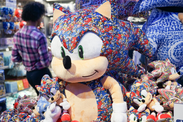 セガ、渋谷に公式ストア「SEGA STORE TOKYO」出店！限定デザインのソニックが展示の新店舗に突撃―COO・内海州史氏も登壇のオープニングセレモニーをレポート
