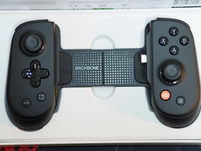 ゲームのお供に選びたいのは間違いなくコイツ！！スマホもPCもイケるコントローラー「Backbone Pro」を実際に触ってみた