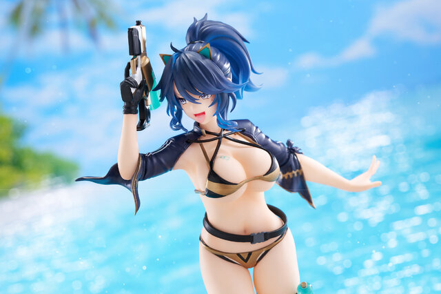 「kson」水着フィギュアが大迫力！挑発するような表情とやんちゃなポージングで魅力を表現