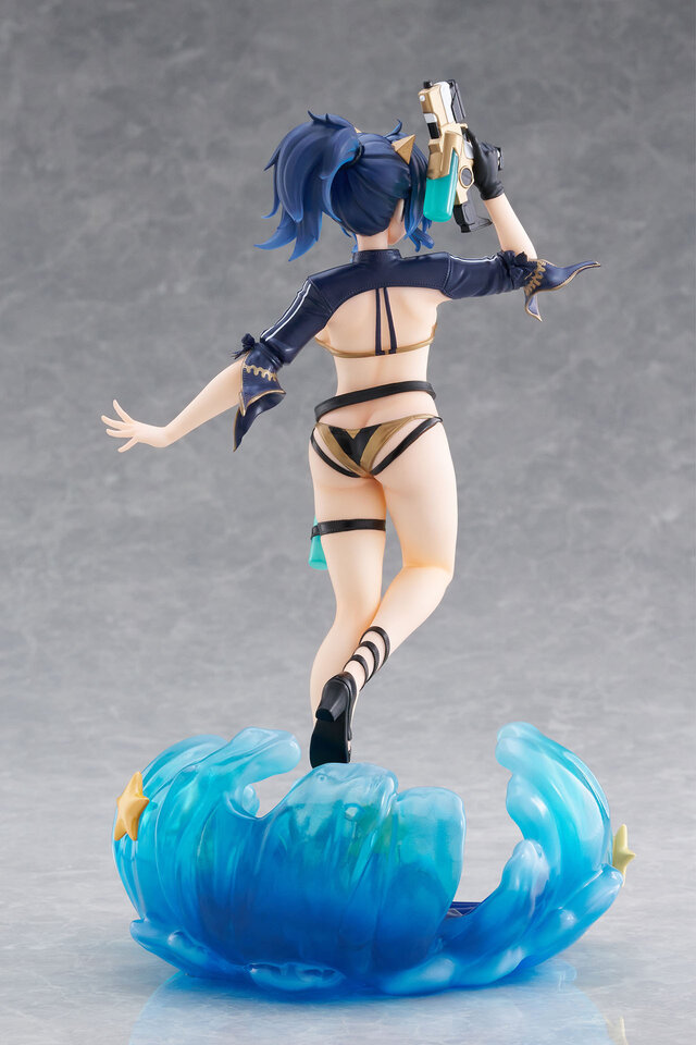 「kson」水着フィギュアが大迫力！挑発するような表情とやんちゃなポージングで魅力を表現