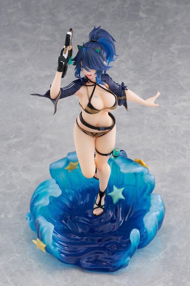 「kson」水着フィギュアが大迫力！挑発するような表情とやんちゃなポージングで魅力を表現