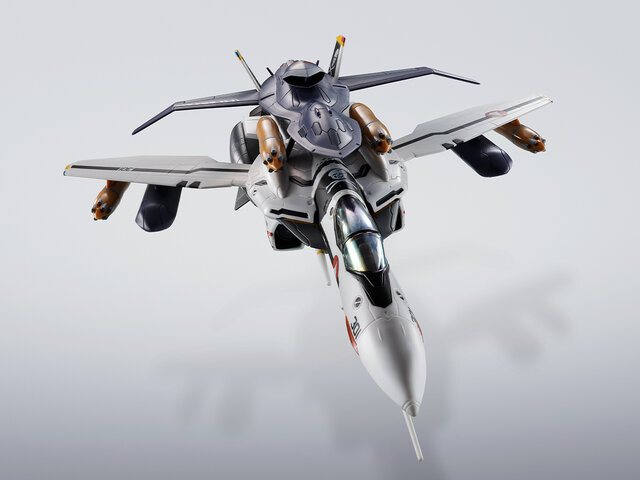 「マクロスゼロ」より、若き日のロイ・フォッカーが駆る「VF-0S」が最強装備で再登場！シリーズお馴染みの三段変形もバッチリ